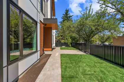 Garden / Landscaping Photo of 2 4845 Commercial Street, Vancouver, BC