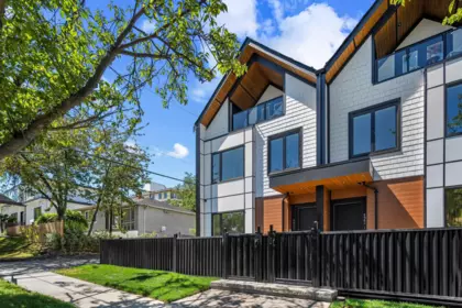 Hot Tub / Spa Photo of 2 4845 Commercial Street, Vancouver, BC