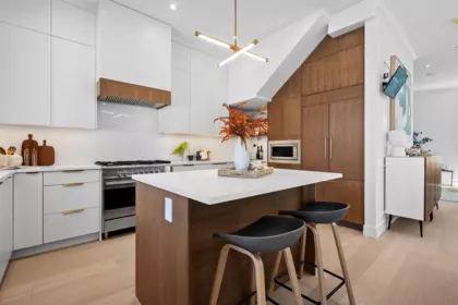 Kitchen Island Photo of 2 4845 Commercial Street, Vancouver, BC