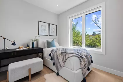 Mudroom Photo of 2 4845 Commercial Street, Vancouver, BC