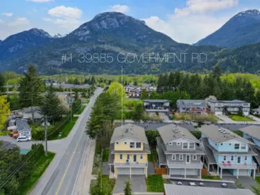 Outdoor Deck Photo of 1 39885 Government Road, Squamish, BC