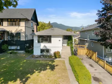626 E 13th Street, North Vancouver, BC, North Vancouver — Single Family Residence for sale