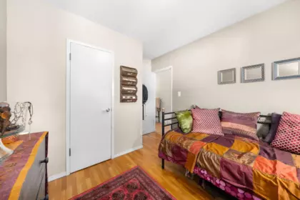 Hallway Photo of 626 E 13th Street, North Vancouver, BC