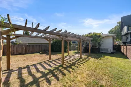 Outdoor Kitchen Photo of 626 E 13th Street, North Vancouver, BC