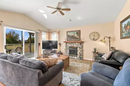 Office / Den Photo of 17037 Avenue, Surrey, BC