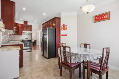Kitchen Island Photo of 7487 Rosewood Street, Burnaby, BC