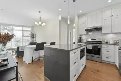 516 14855 Thrift Avenue, White Rock, BC, White rock — Apartment/Condo for sale