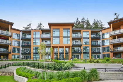 Garden / Landscaping Photo of 516 14855 Thrift Avenue, White Rock, BC