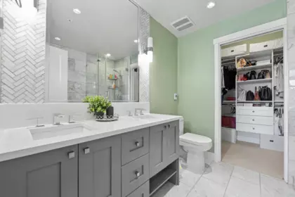 Guest Bathroom Photo of 516 14855 Thrift Avenue, White Rock, BC
