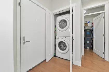 Mudroom Photo of 516 14855 Thrift Avenue, White Rock, BC