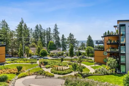 Outdoor Patio Photo of 516 14855 Thrift Avenue, White Rock, BC