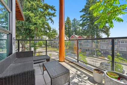 Pantry Photo of 516 14855 Thrift Avenue, White Rock, BC