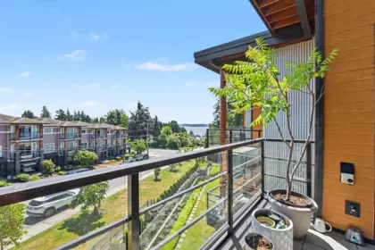 Primary Bedroom Photo of 516 14855 Thrift Avenue, White Rock, BC