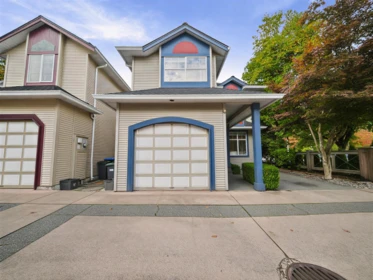 Garden / Landscaping Photo of 4 2123 Clarke Street, Port Moody, BC