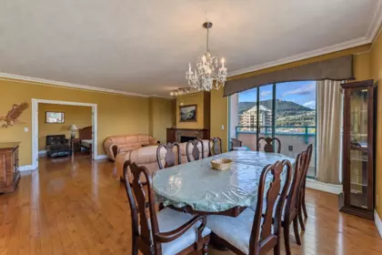 2102 3071 Glen Drive, Coquitlam, BC, Coquitlam — Apartment/Condo for sale