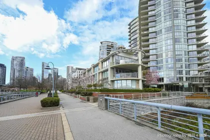 303 1328 Marinaside Crescent, Vancouver, BC, Vancouver — Apartment/Condo for sale