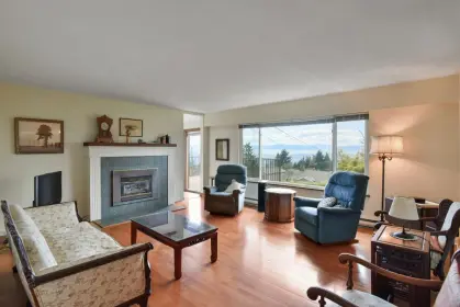 4938 Laurel Avenue, Sechelt, BC, Sechelt — Single Family Residence for sale