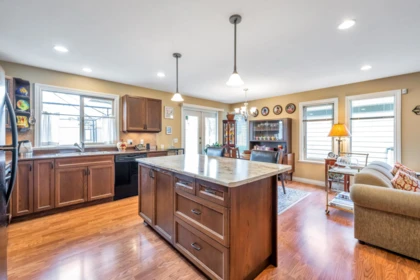 201 46000 Thomas Road, Chilliwack, BC, Chilliwack — Single Family Residence for sale