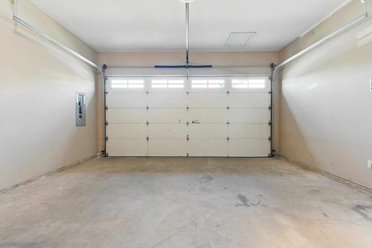 Hallway Photo of 1250 Yangtze Place, Port Coquitlam, BC