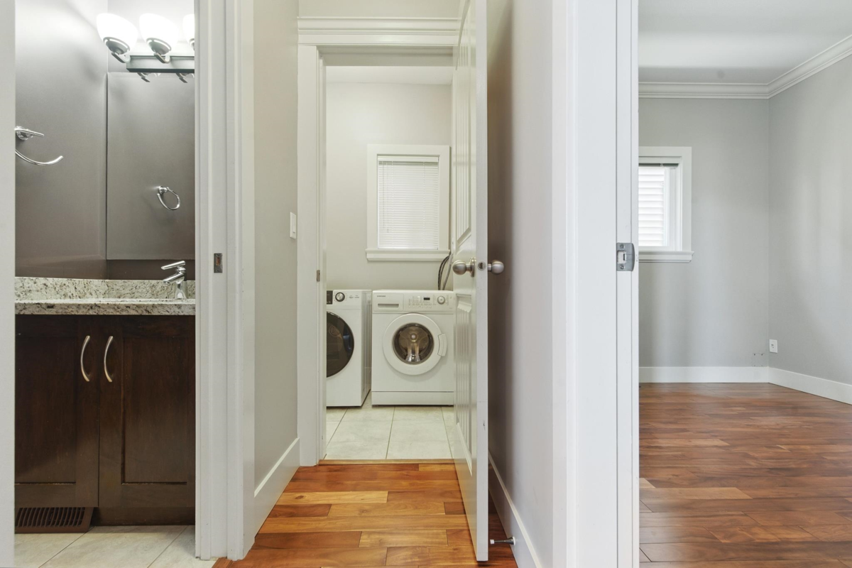 Kitchen Island Photo of 1250 Yangtze Place, Port Coquitlam, BC