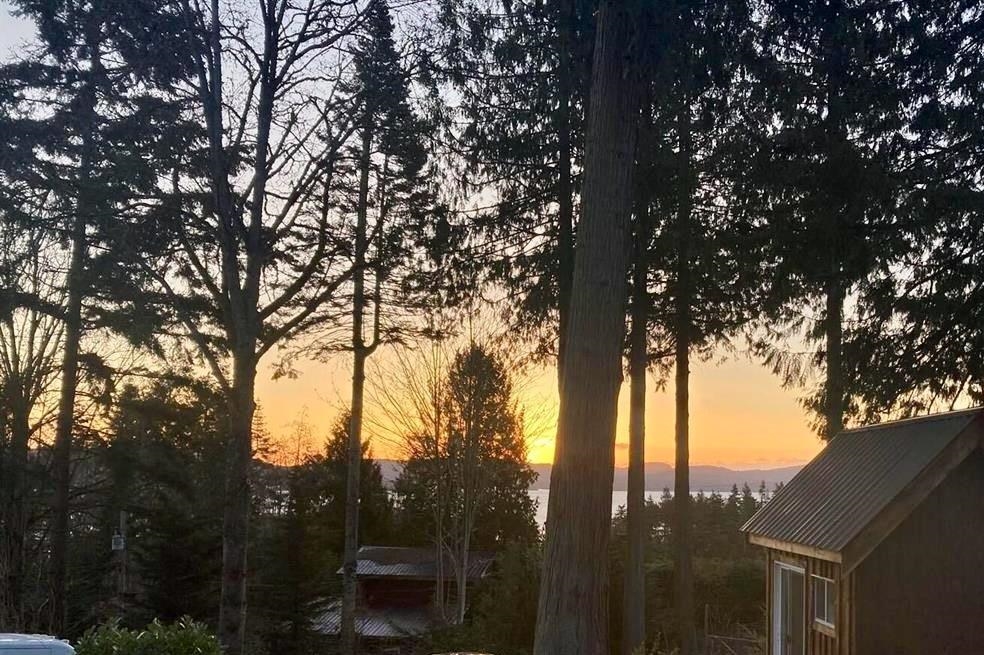 Dining Area Photo of 174 Victoria Street, Salt Spring Island, BC