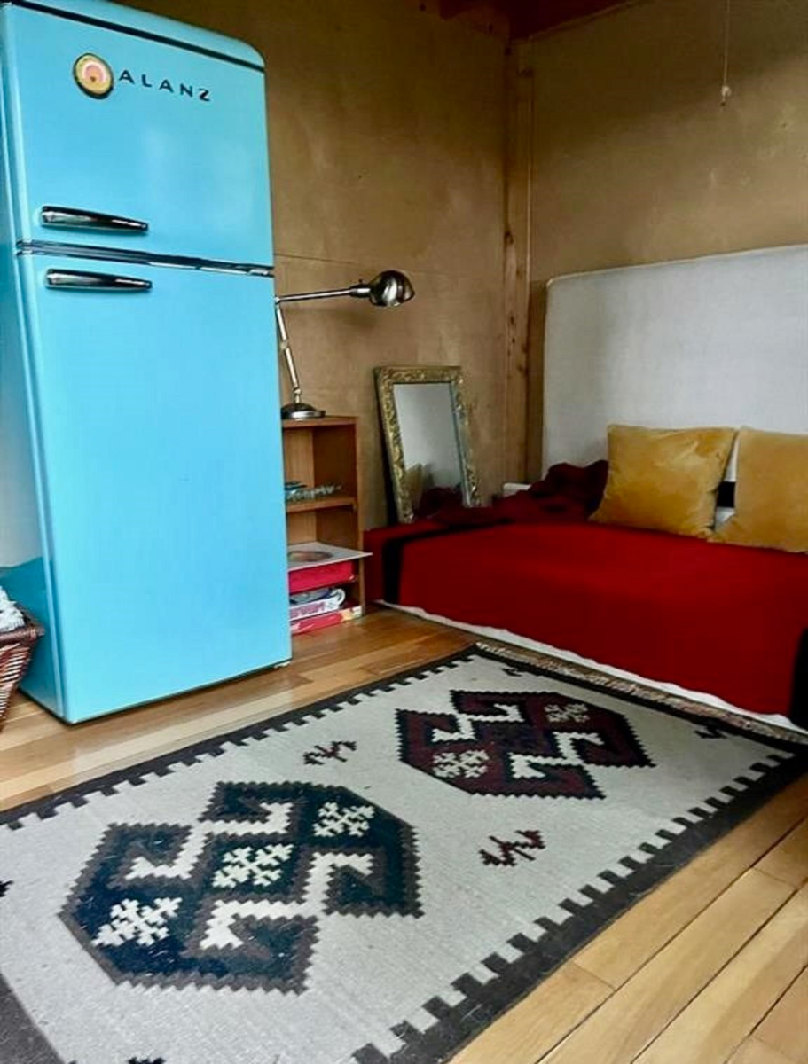 Kitchen Island Photo of 174 Victoria Street, Salt Spring Island, BC