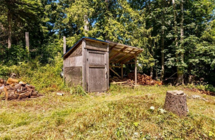 Primary Bathroom Photo of 174 Victoria Street, Salt Spring Island, BC