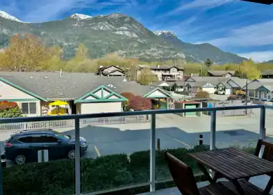 209 1203 Pemberton Avenue, Squamish, BC, Squamish — Apartment/Condo for sale