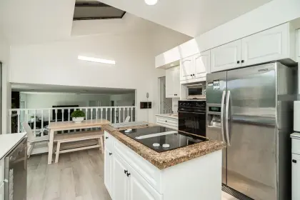 2948 Roseglen Court, Burnaby, BC, Burnaby — Single Family Residence for sale