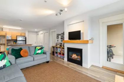 407 1211 Village Green Way, Squamish, BC, Squamish — Apartment/Condo for sale