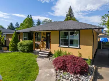 Pantry Photo of 22147 Cliff Avenue, Maple Ridge, BC