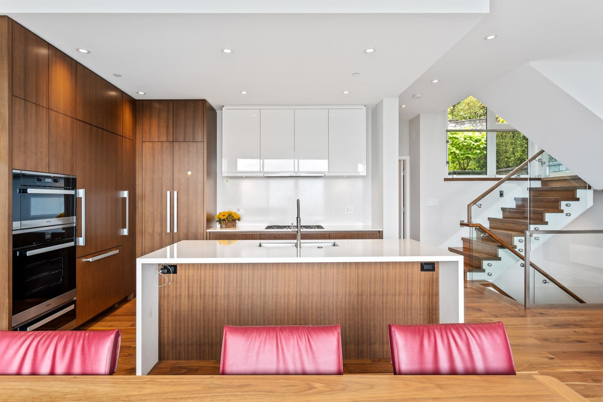 Breakfast Nook Photo of 2823 Chippendale Road, West Vancouver, BC