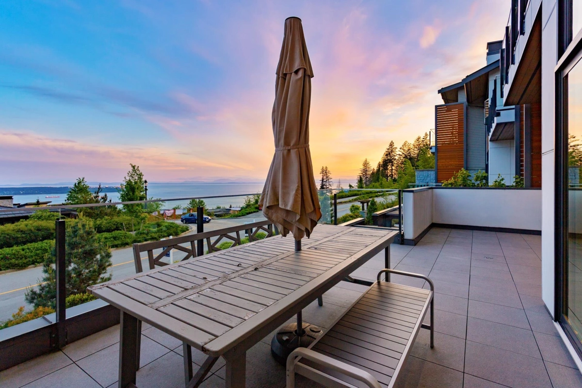 Front Yard Photo of 2823 Chippendale Road, West Vancouver, BC