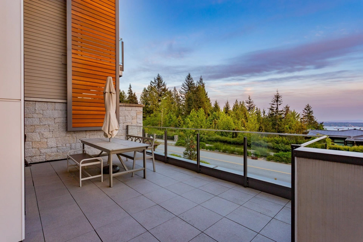 Garden / Landscaping Photo of 2823 Chippendale Road, West Vancouver, BC