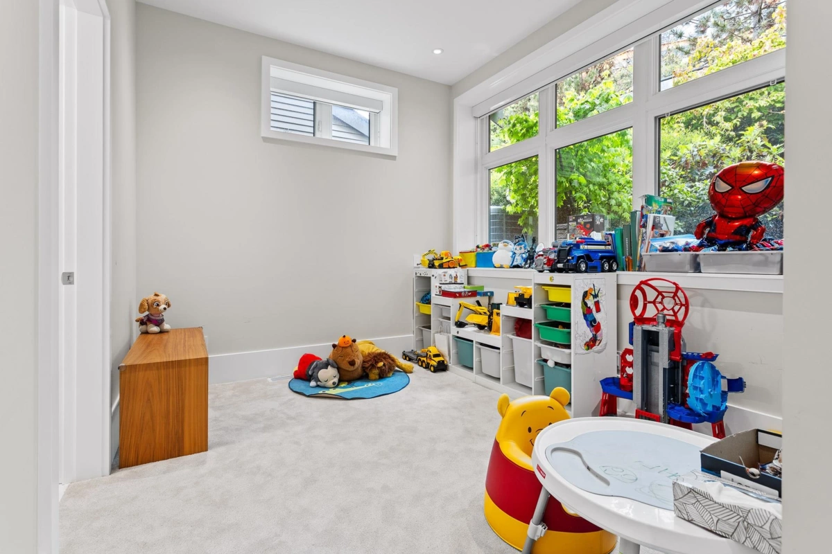 Guest Bathroom Photo of 2823 Chippendale Road, West Vancouver, BC