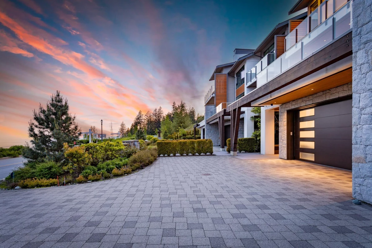 Hot Tub / Spa Photo of 2823 Chippendale Road, West Vancouver, BC