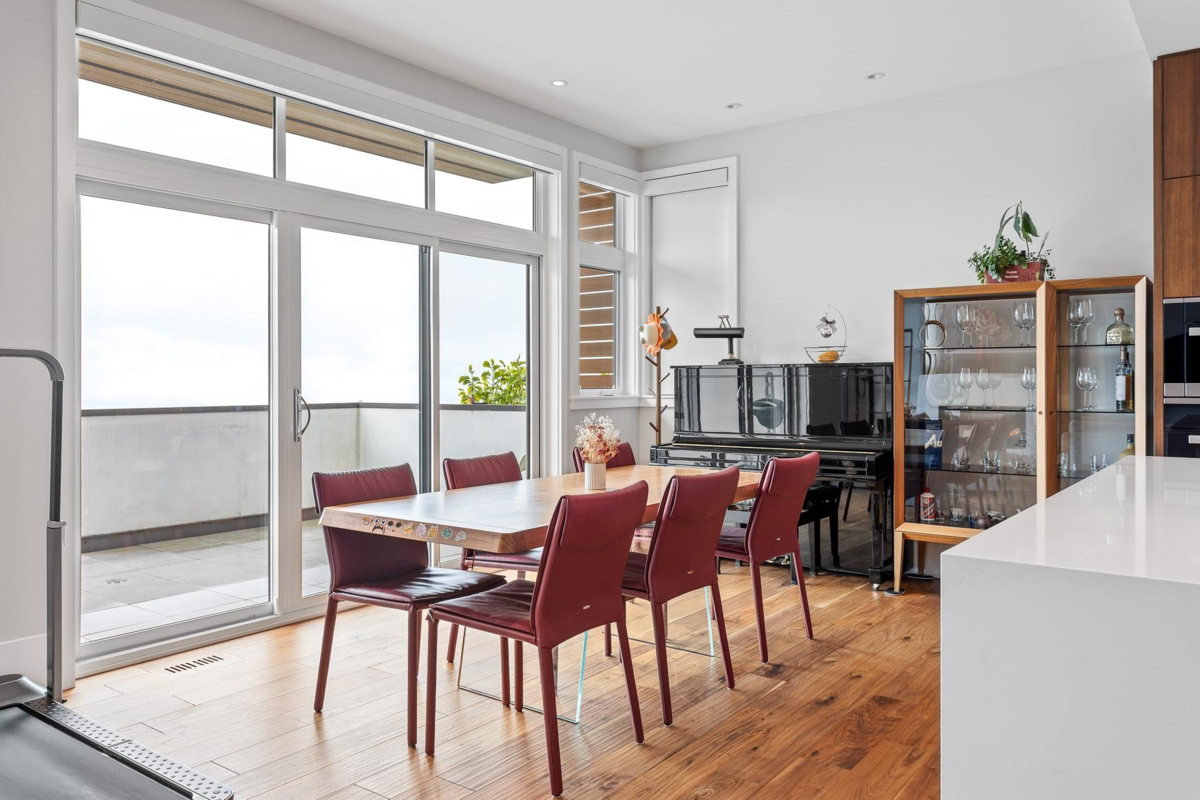Kitchen Island Photo of 2823 Chippendale Road, West Vancouver, BC