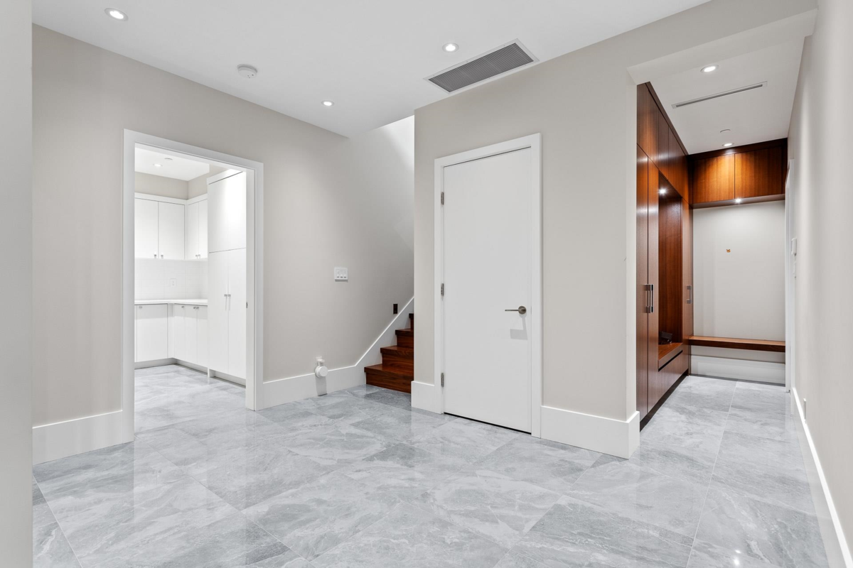 Laundry Room Photo of 2823 Chippendale Road, West Vancouver, BC