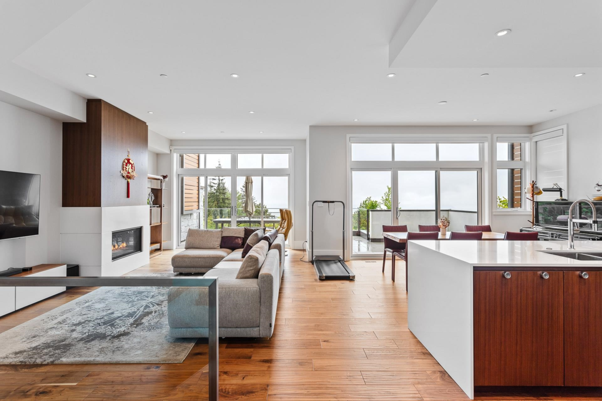 Living Room Photo of 2823 Chippendale Road, West Vancouver, BC