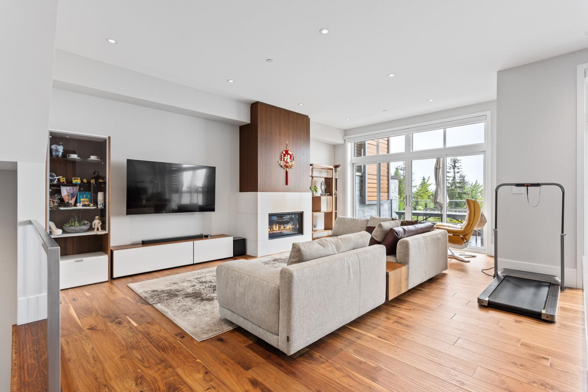 Walk-In Closet Photo of 2823 Chippendale Road, West Vancouver, BC