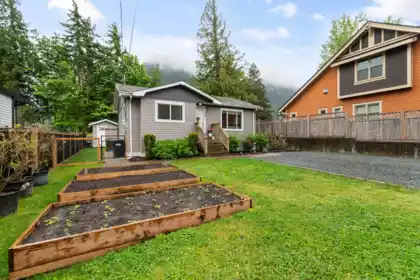 688 Hudson Bay Street, Hope, BC, Hope — Single Family Residence for sale