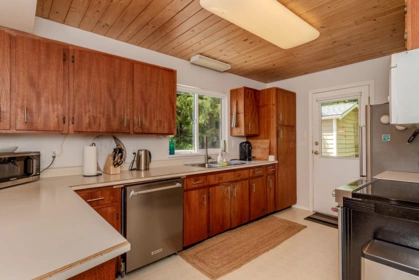 Office / Den Photo of 273 Leighton Lane, Mayne Island, BC
