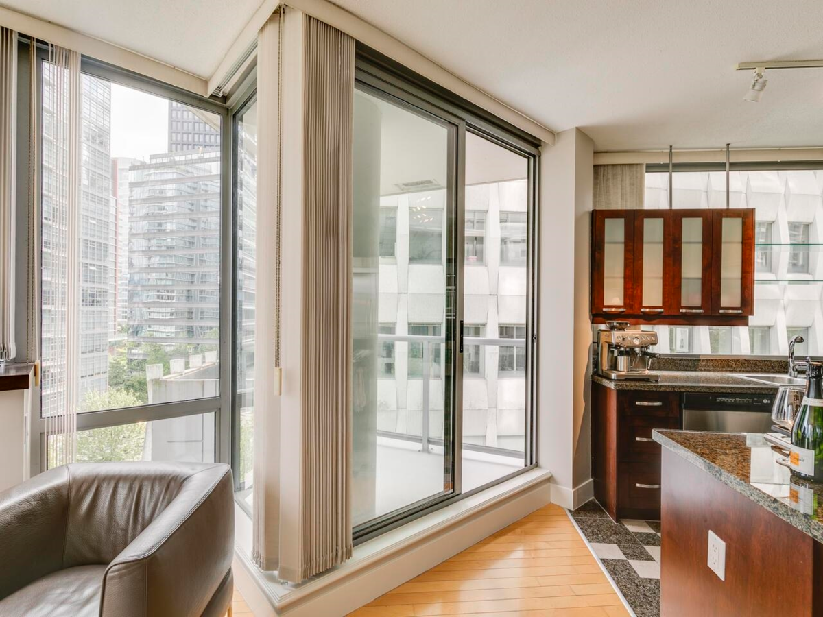 Kitchen Island Photo of 601 1228 W Hastings Street, Vancouver, BC