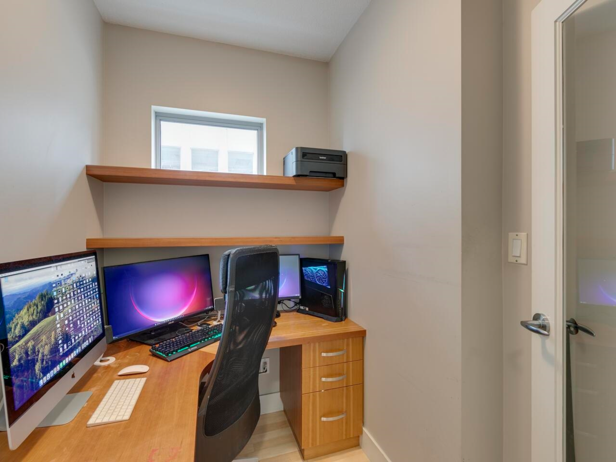 Loft / Bonus Room Photo of 601 1228 W Hastings Street, Vancouver, BC