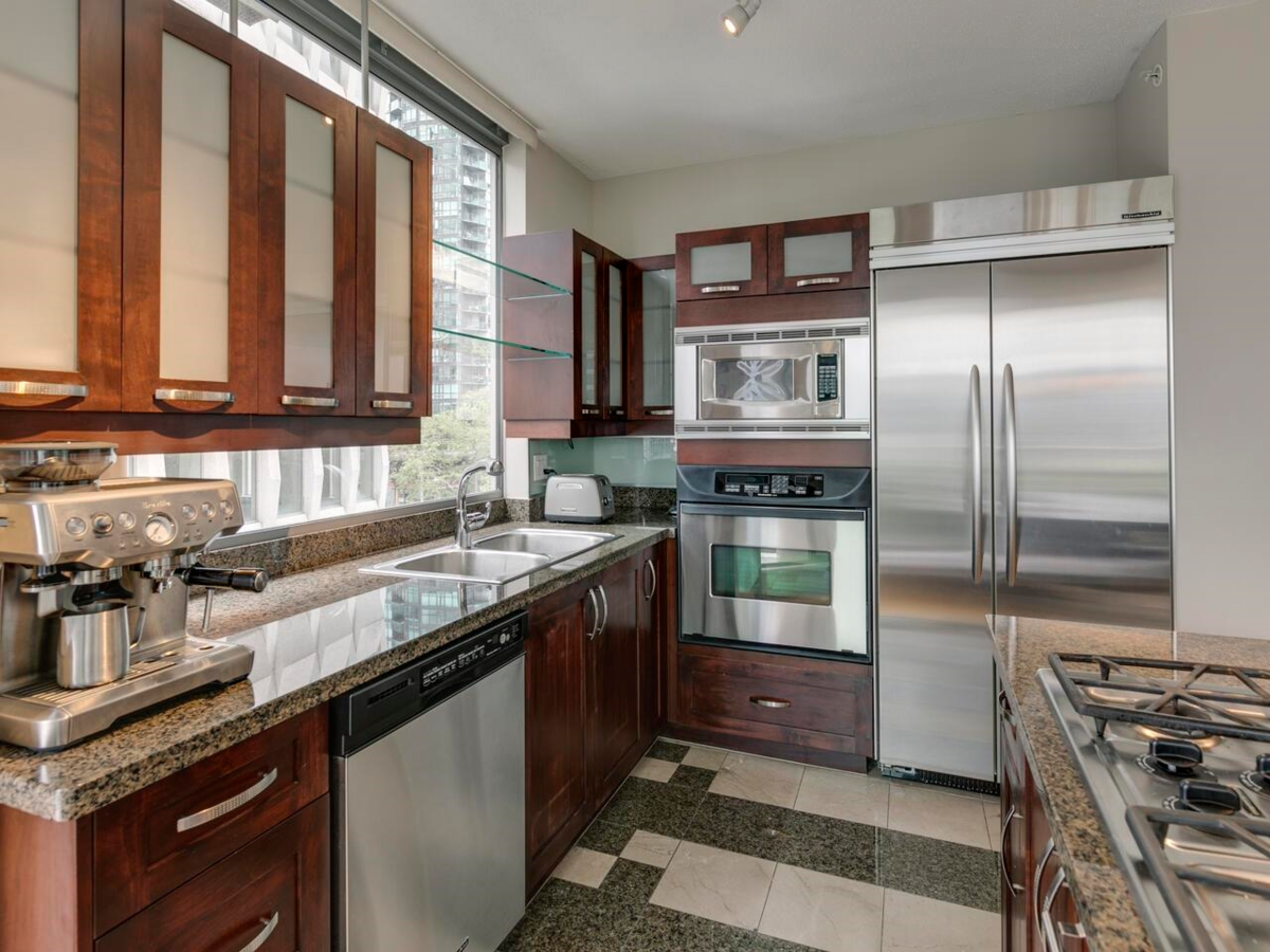 Walk-In Closet Photo of 601 1228 W Hastings Street, Vancouver, BC