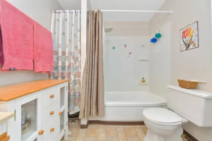Guest Bathroom Photo of 177 Mariners Way, Mayne Island, BC