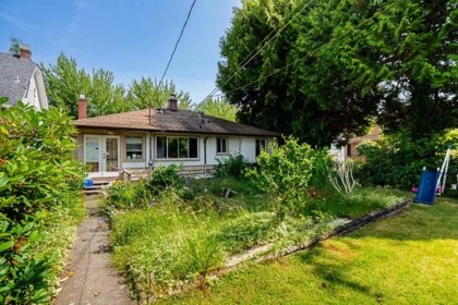 Breakfast Nook Photo of 876 W King Edward Avenue, Vancouver, BC