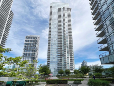2208 4670 Assembly Way, Burnaby, BC, Burnaby — Apartment/Condo for sale