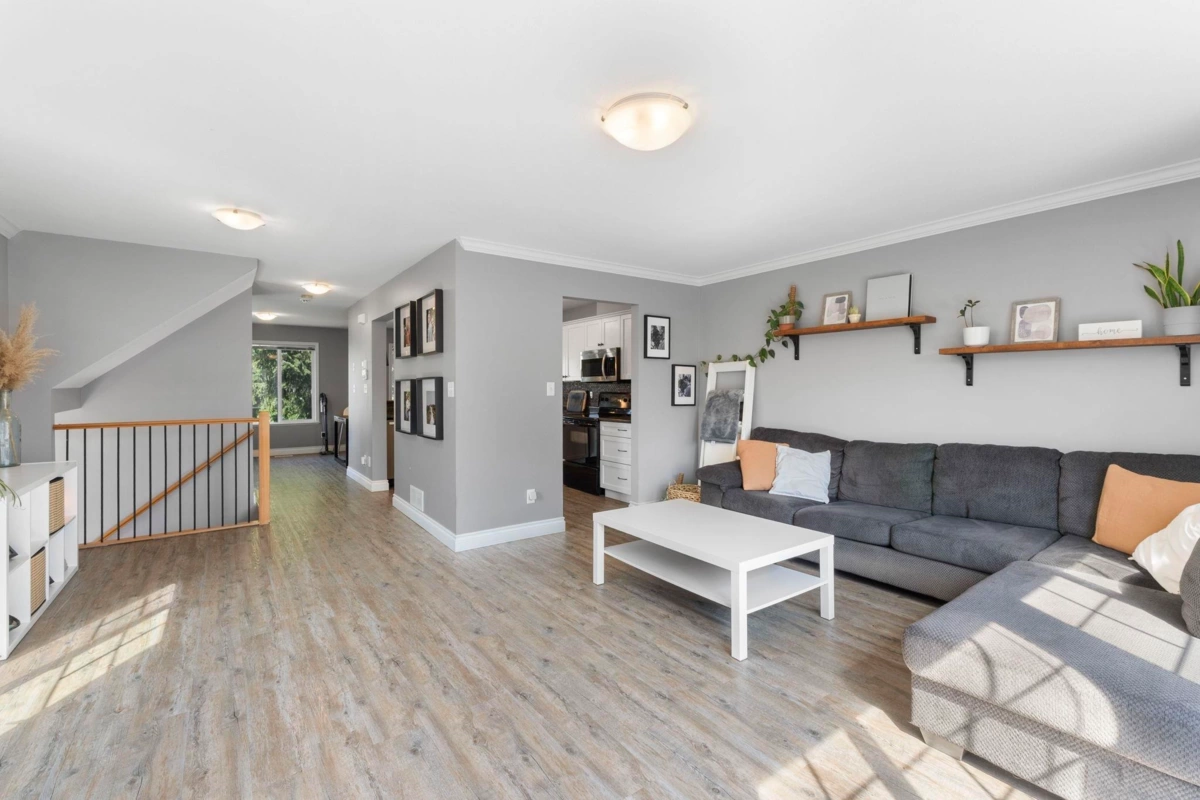 Dining Area Photo of 5 46321 Cessna Drive, Chilliwack, BC