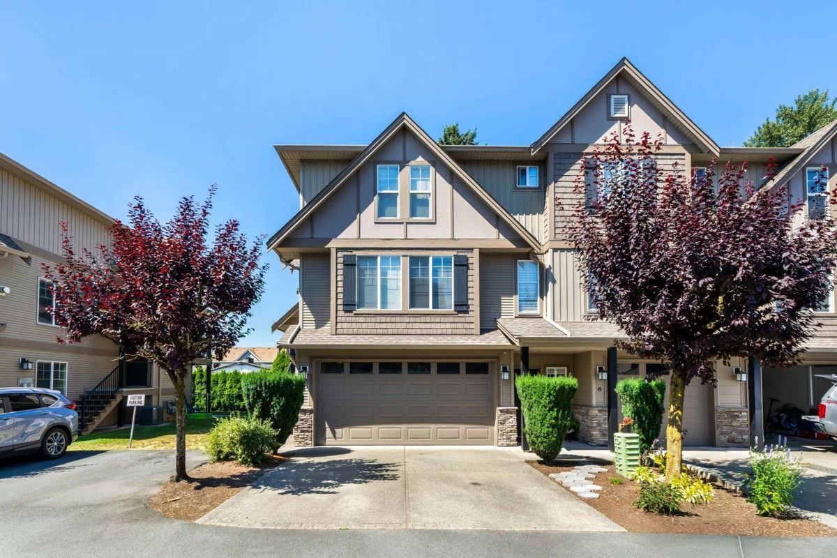 Exterior Front Photo of 5 46321 Cessna Drive, Chilliwack, BC